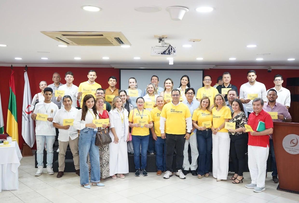 Comerciantes, empresarios, líderes juveniles y medios de comunicación participaron en la rueda de prensa sobre paz electoral convocada por la Procuraduría Regional del Huila en el auditorio de la Cámara de Comercio del Huila.