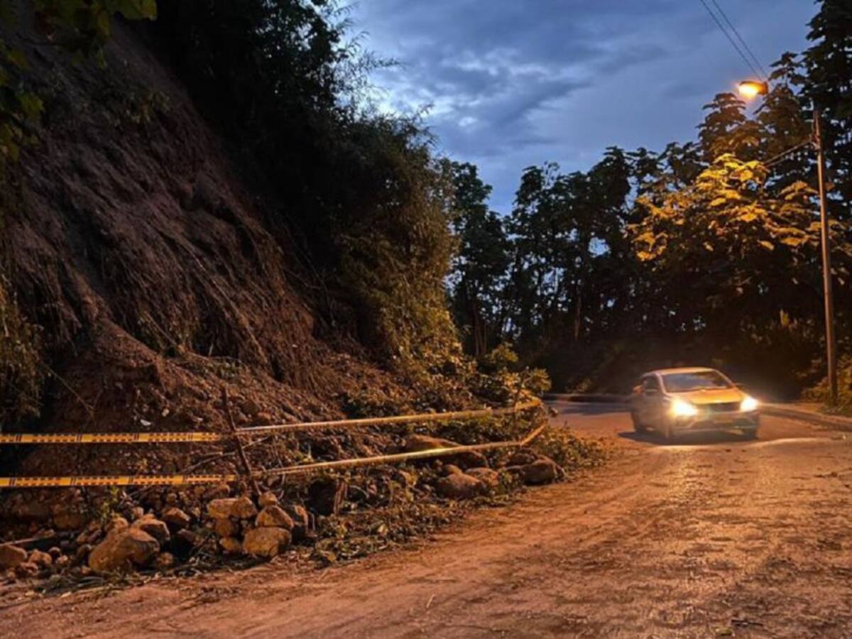 Un deslizamiento de tierra se registró en vías de Manizales