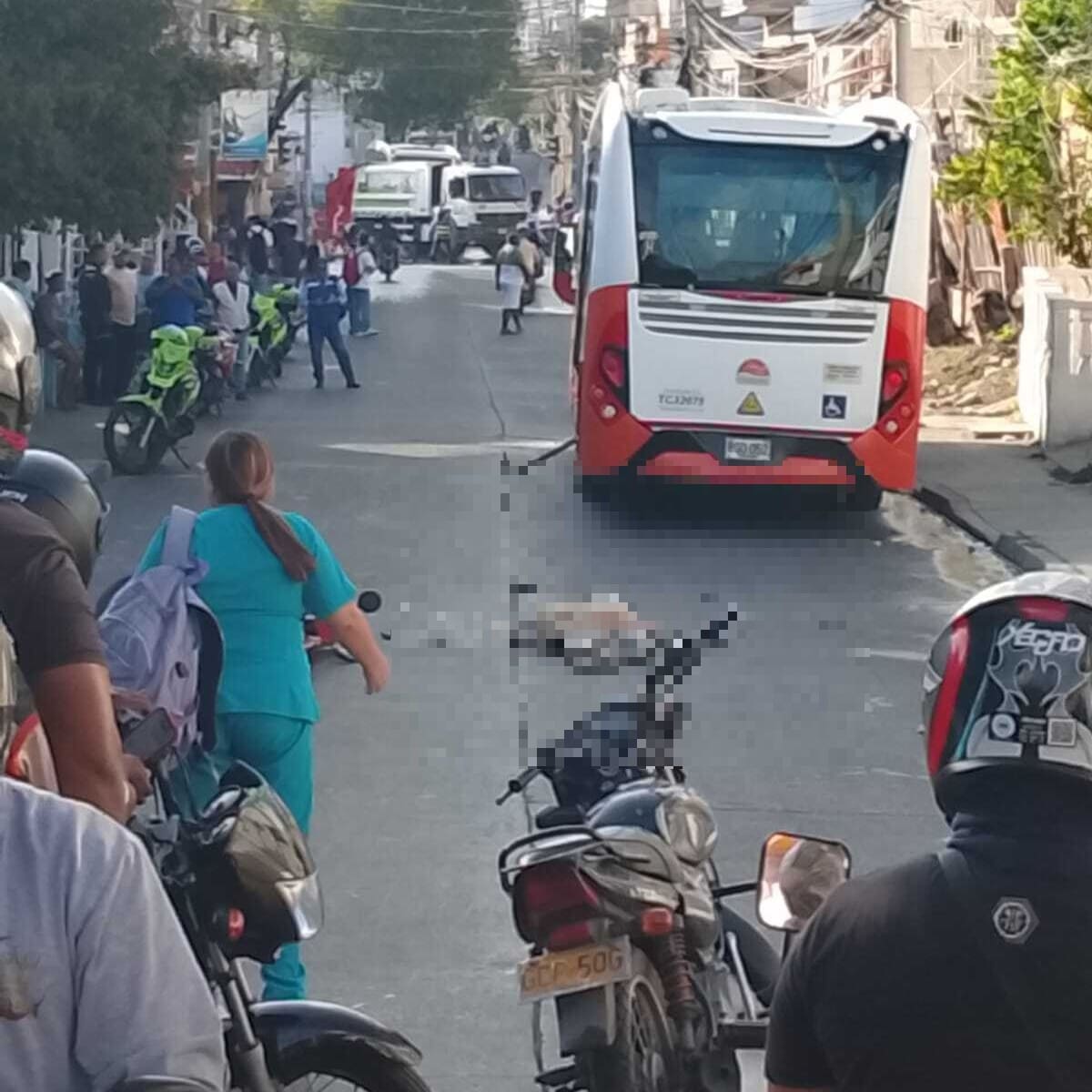 Murió motociclista arrollado por un bus de TranCaribe en la Av. del Consulado