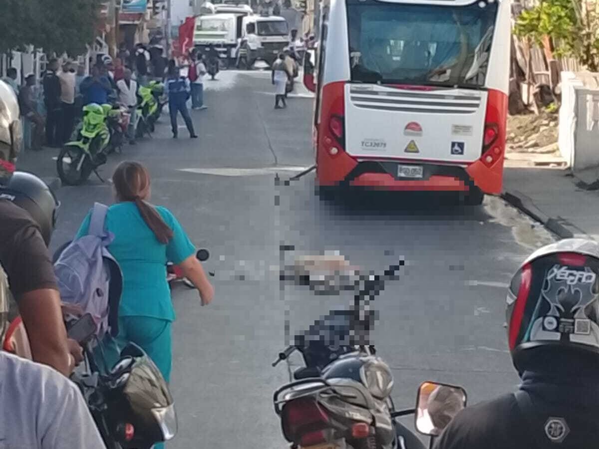 Murió motociclista arrollado por un bus de TranCaribe en la Av. del Consulado