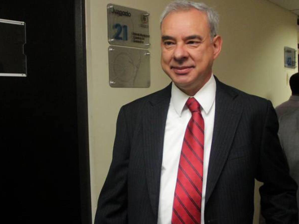 Hoy continua proceso judicial al expresidente de la Corte Constitucional por caso Fidupetrol