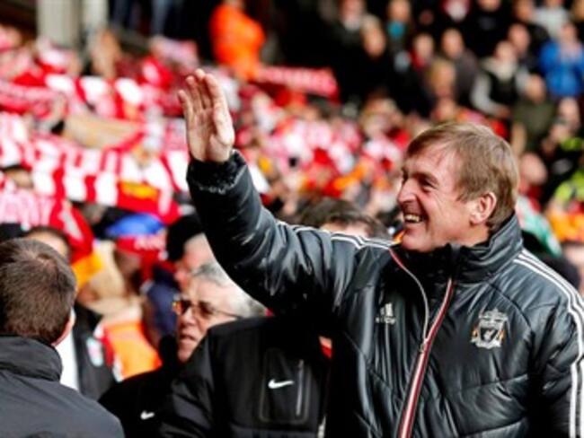 Kenny Dalglish no es más el entrenador de Liverpool