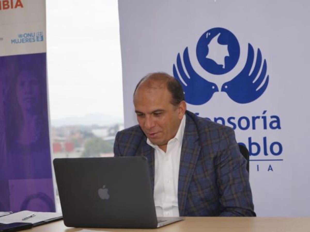 Defensor Carlos Camargo responde a denuncia sobre elección de funcionarios