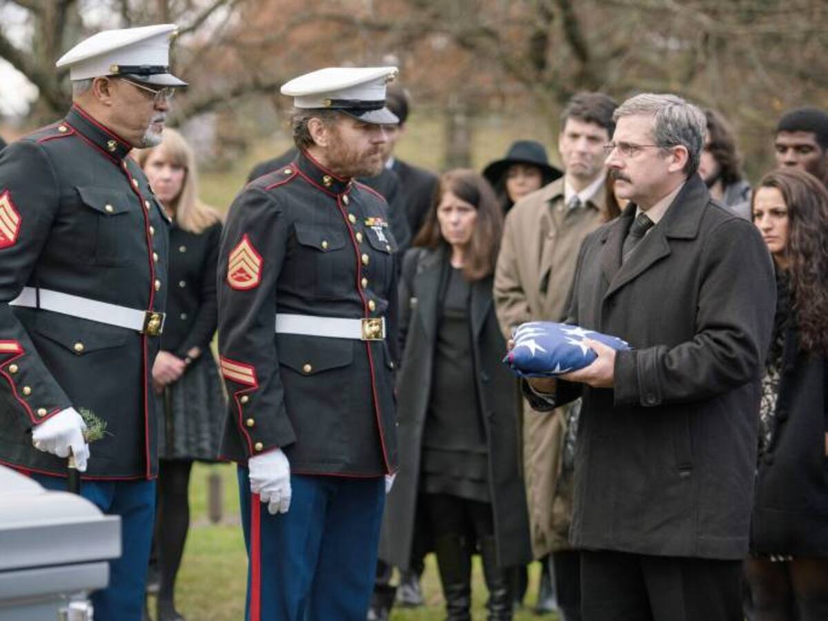 Un padre devastado lleva a su hijo de nuevo a casa, en un ataúd