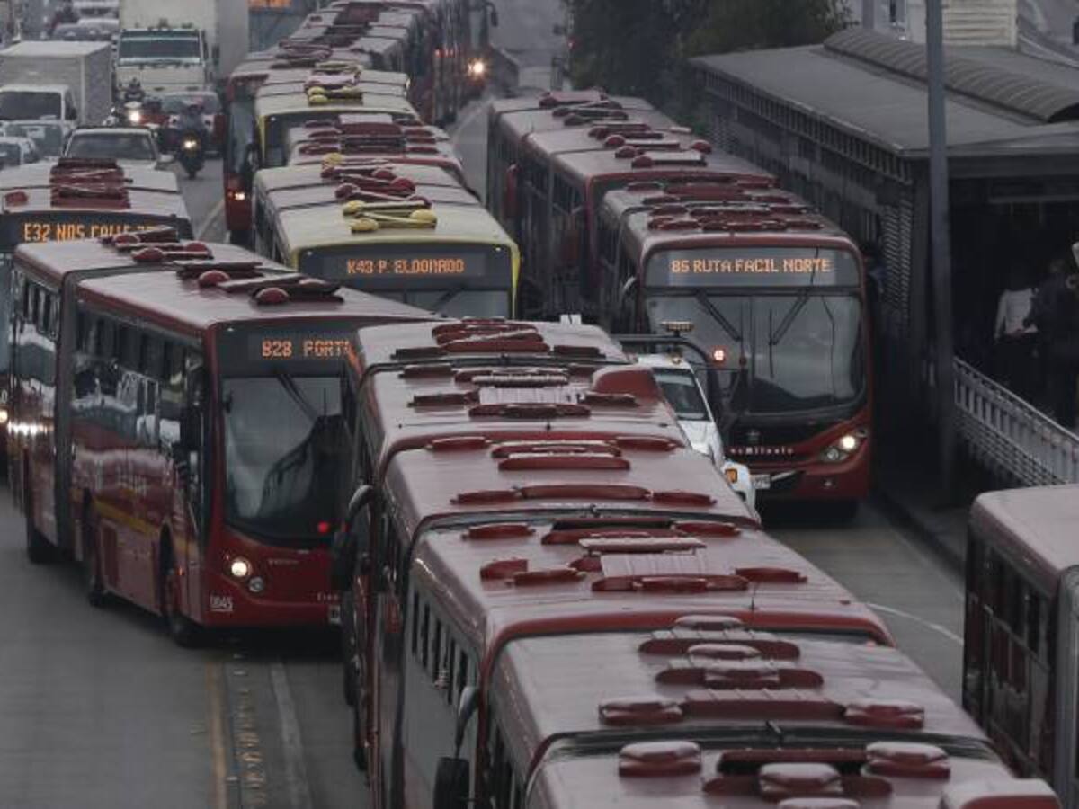 Incendio en un bus de Transmilenio en la Auto Norte con calle 100
