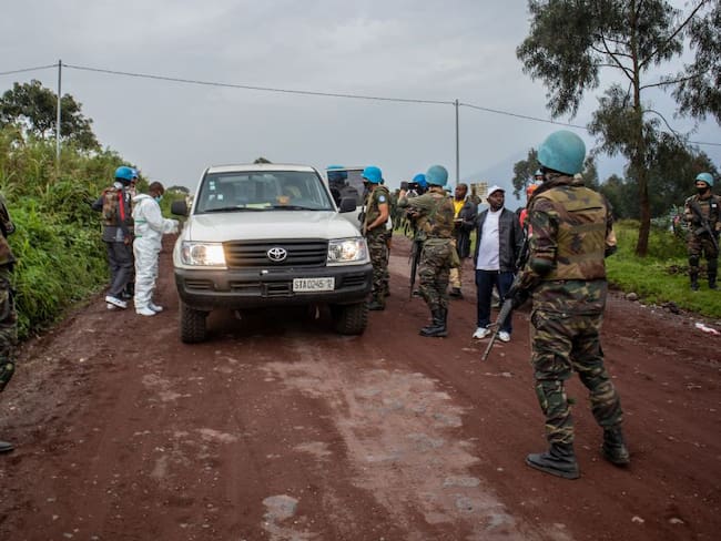 Fuerzas armadas del Congo y miembros de los Cascos Azules de la ONU militarizan la zona de la emboscada que resultó en la muerte del embajador italiano, Luca Attanasio.