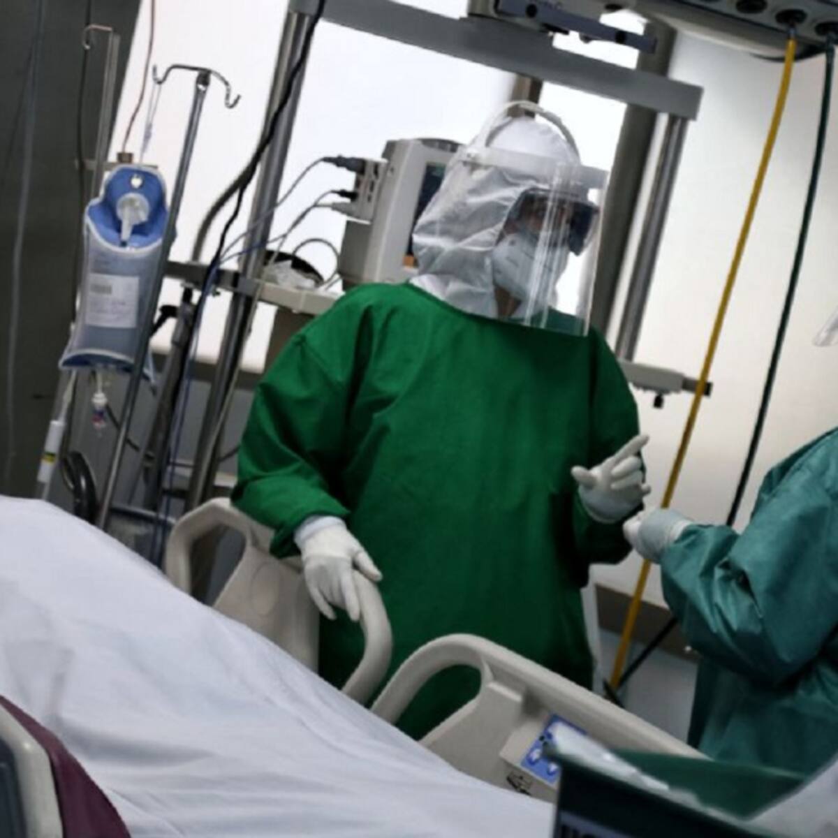 Sin sueldo está el personal de primera línea contra el COVID-19
