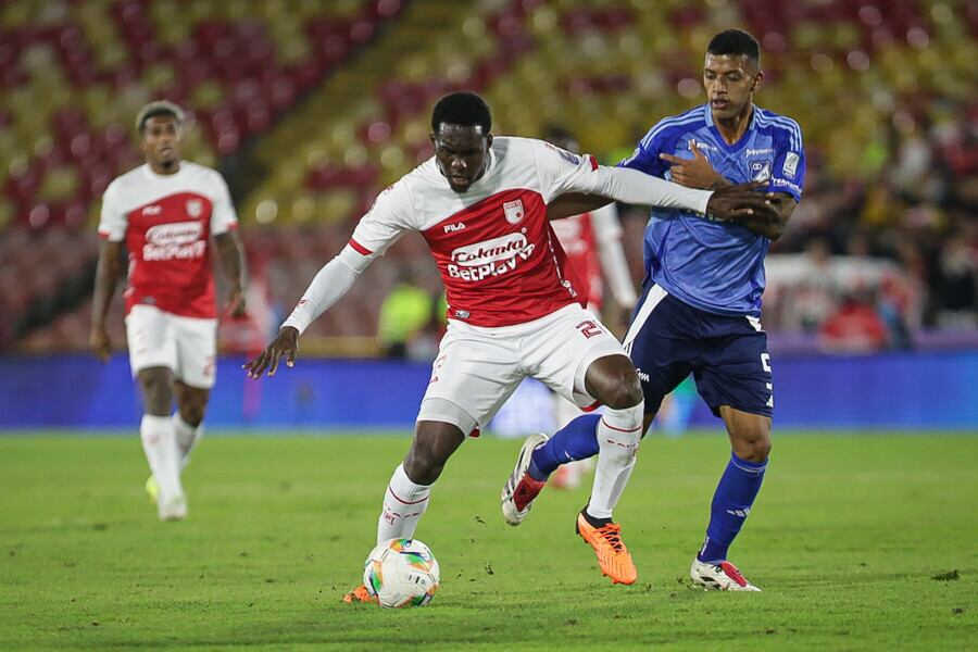 Yilmar Velásquez durante un duelo de Liga entre Santa Fe y Millonarios / Colprensa