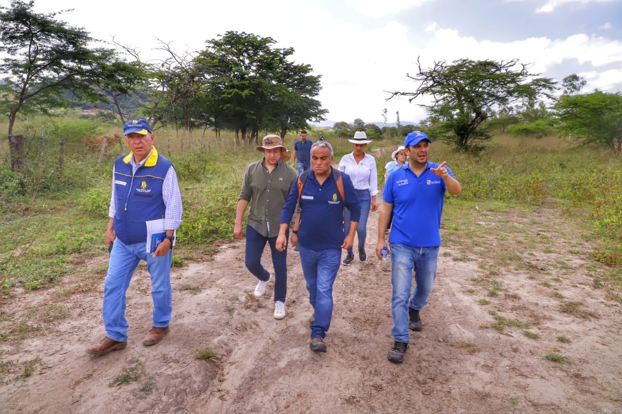 Visita a lotes para reubicar a damnificados en Atlántico./ Gobernación del Atlántico