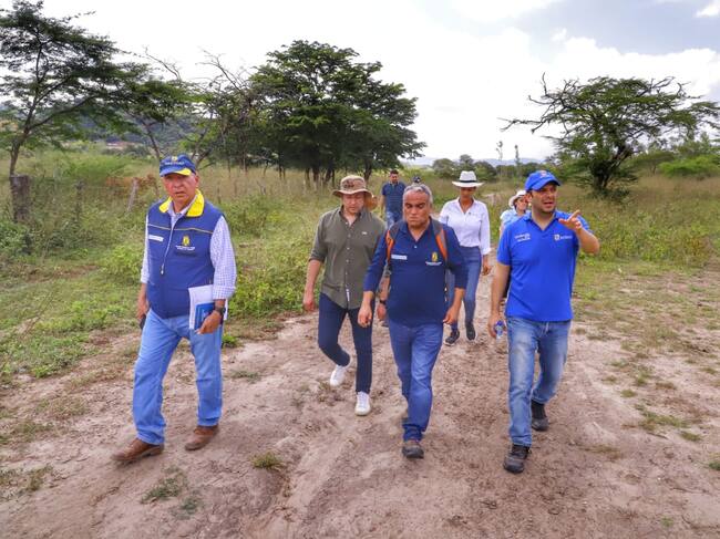 Visita a lotes para reubicar a damnificados en Atlántico./ Gobernación del Atlántico