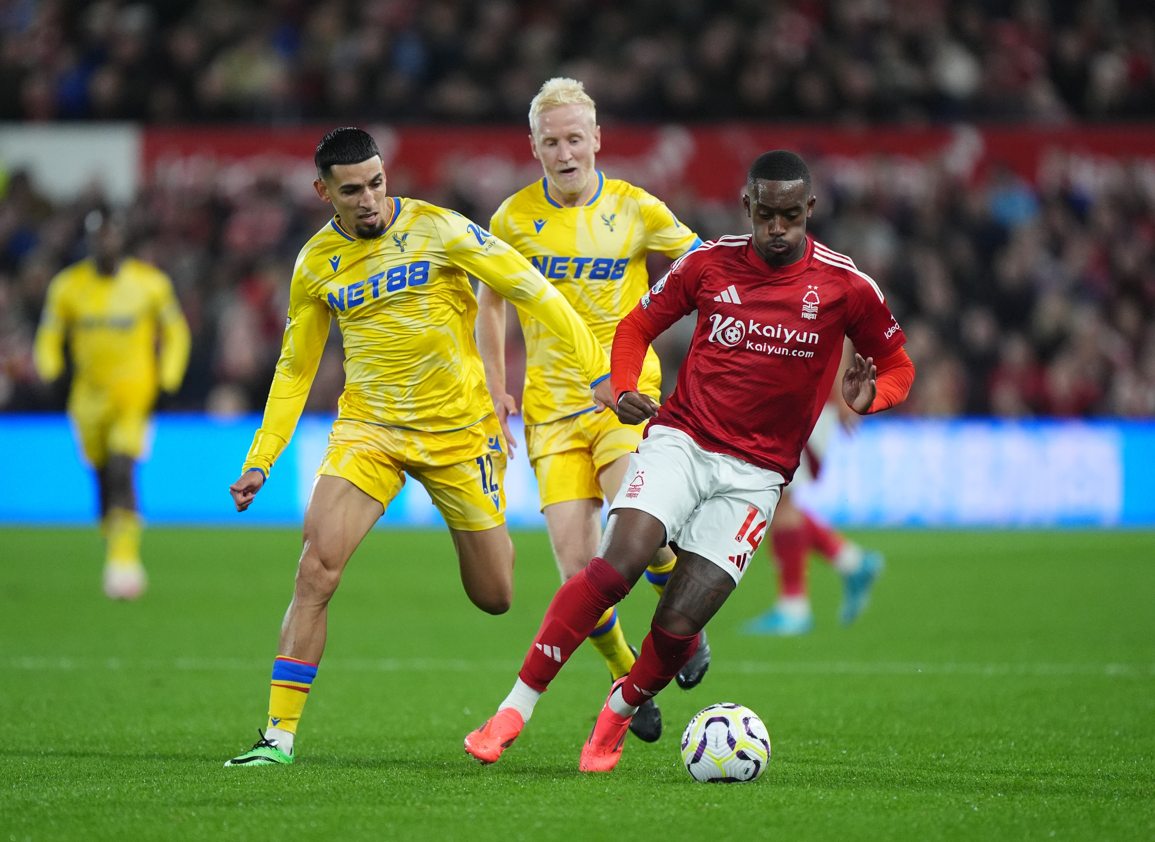 Daniel Muñoz en partido entre el Nottingham Forest y el Crystal Palace. (Photo by Bradley Collyer/PA Images via Getty Images)