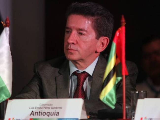 Comerciantes dicen que los están extorsionando para que no abran el comercio: Luis Pérez