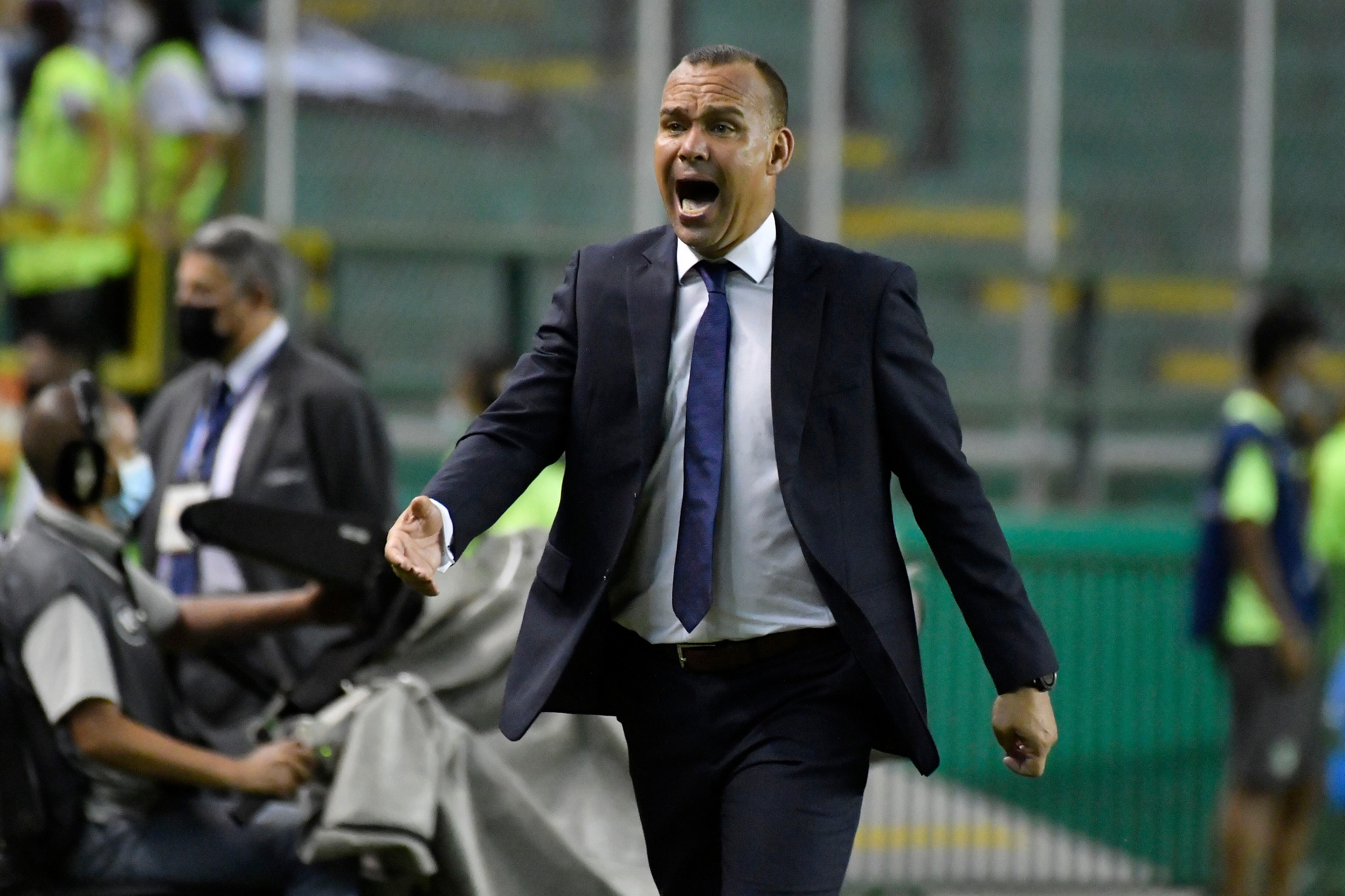 CALI, COLOMBIA - MAY 04: Coach of Deportivo Cali Rafael Dudamel reacts during a match between Deportivo Cali and Corinthians as part of Copa CONMEBOL Libertadores 2022 at Estadio Deportivo Cali on May 04, 2022 in Cali, Colombia. (Photo by Gabriel Aponte/Getty Images)