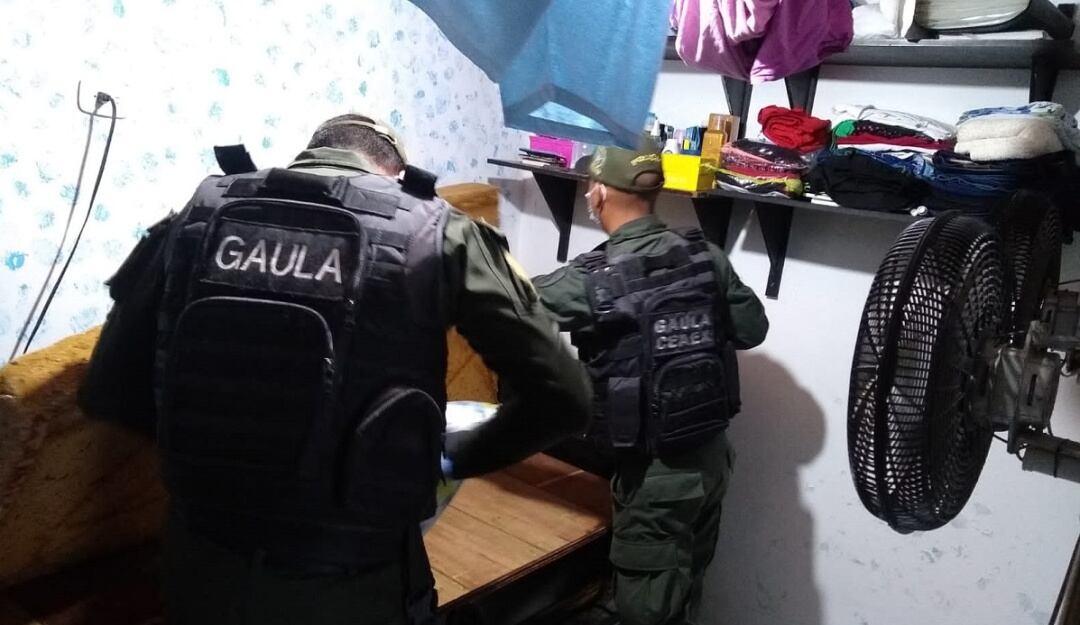 Momentos del allanamiento. Cortesía: Gaula de la Policía
