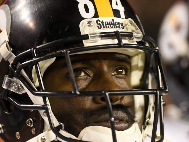 Polémica en la NFL por prohibición de cascos viejos