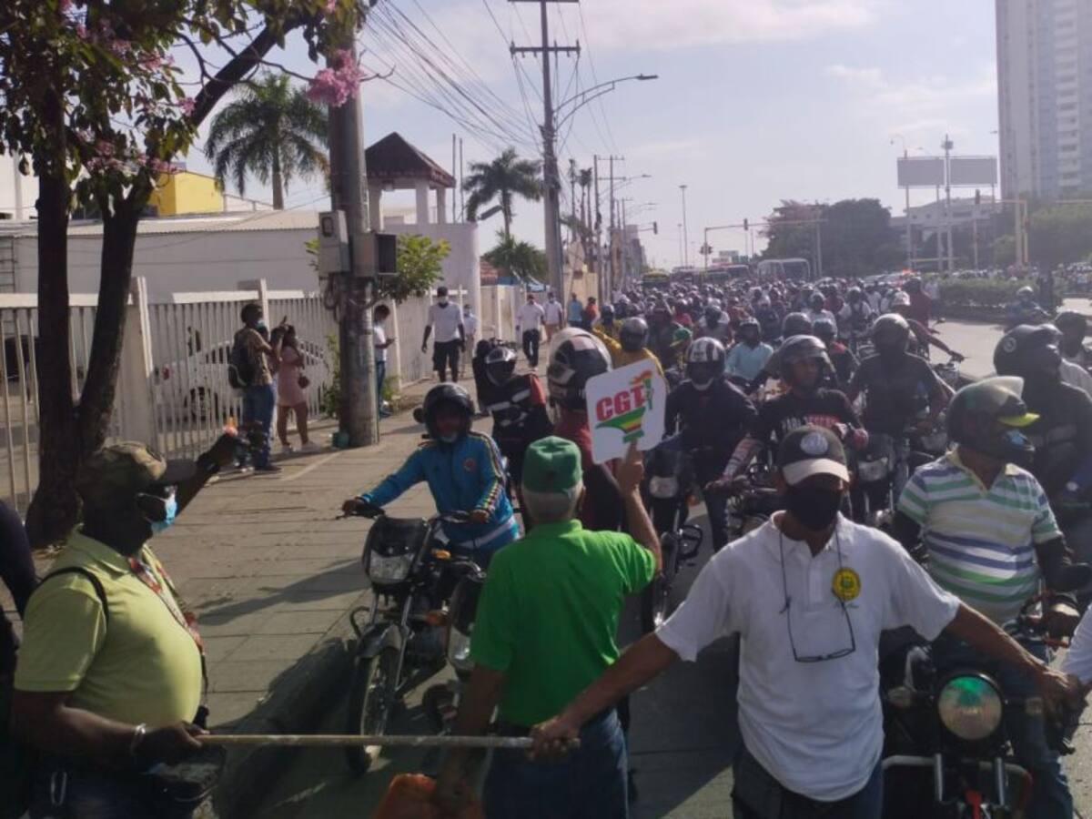 Marcha de mototaxistas se tomó la Av. Pedro de Heredia en Cartagena