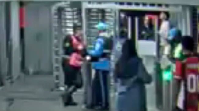 Agresión a guarda de seguridad en TransMilenio