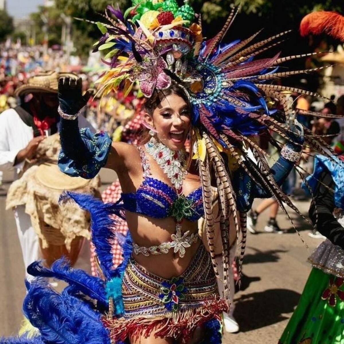 Miles de barranquilleros y turistas se gozaron la fiesta en el ‘Carnaval del Bordillo’