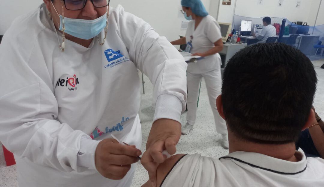 Las autoridades continúan invitando a la comunidad a vacunarse.