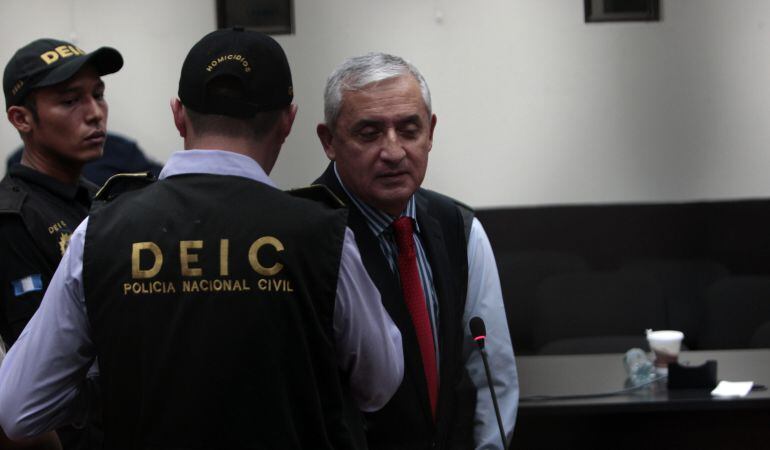 Pérez Molina trasladado a cuartel de Matamoros.