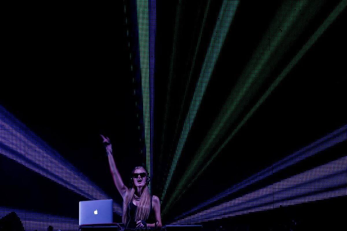 La DJ deleitó a sus seguidores en el "toque" que ofreció este viernes en el Castillo Marroquín. Junto a ella se presentó Natalia Paris.