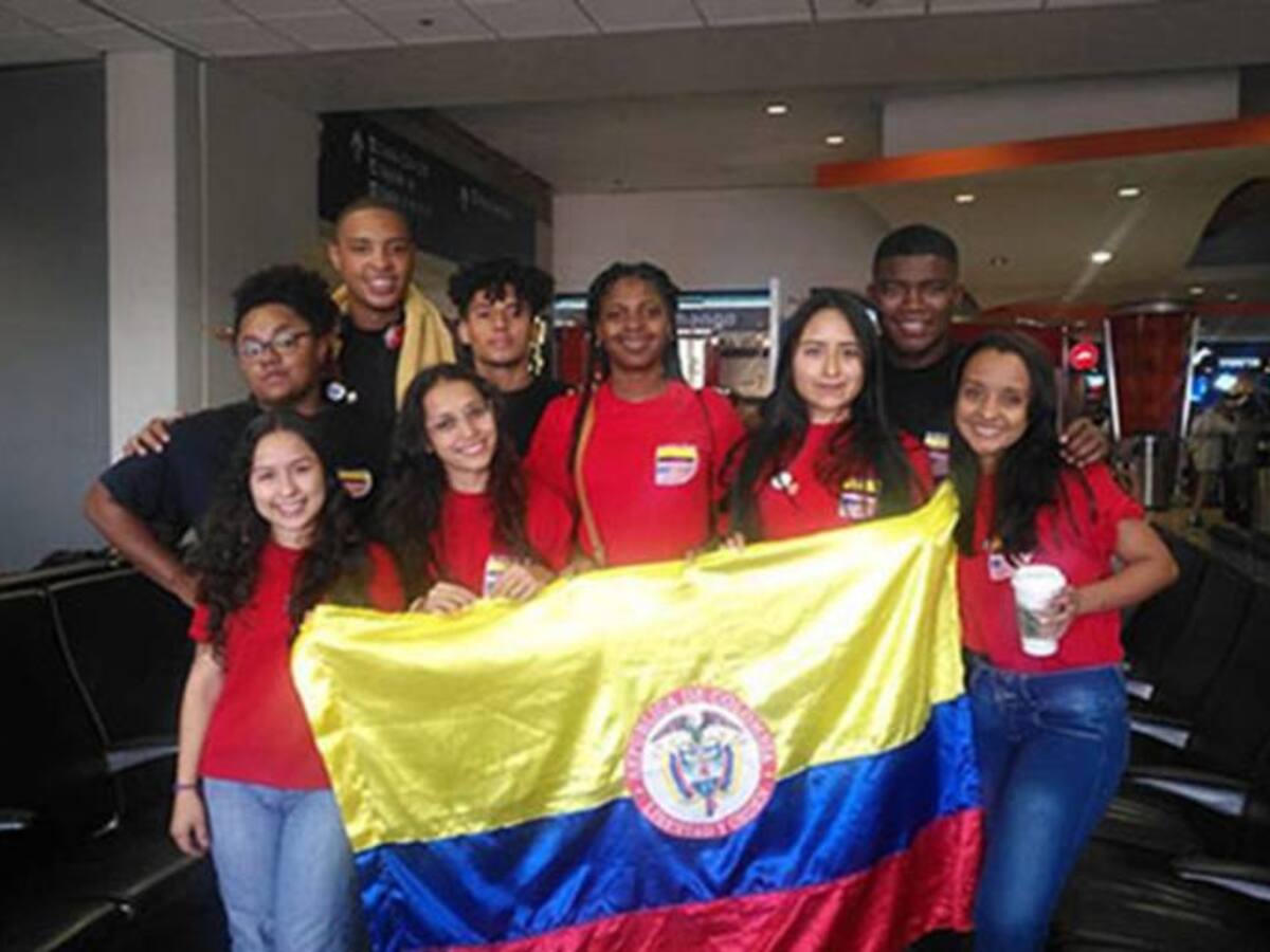 Beca internacional para estudiante caleña,por hacer radio comunitaria.