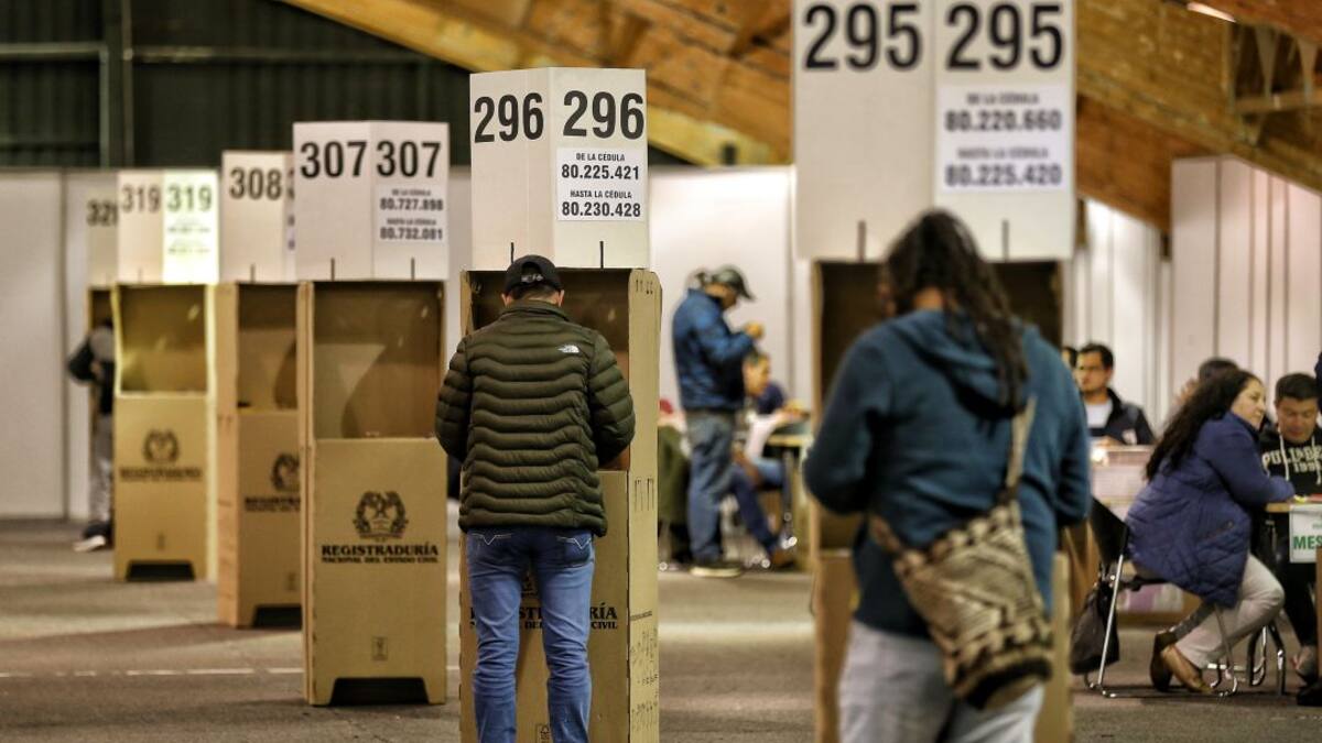 Proyecto que permite ser congresista desde los 18 años pasó a tercer debate