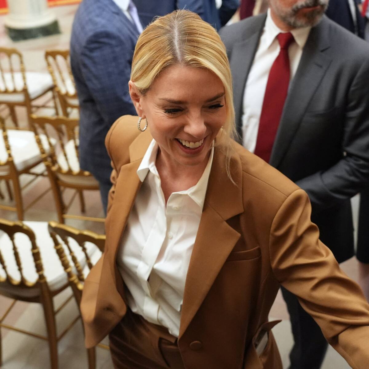 Donald Trump despide a su fiscal general Pam Bondi tras controversias en su gestión