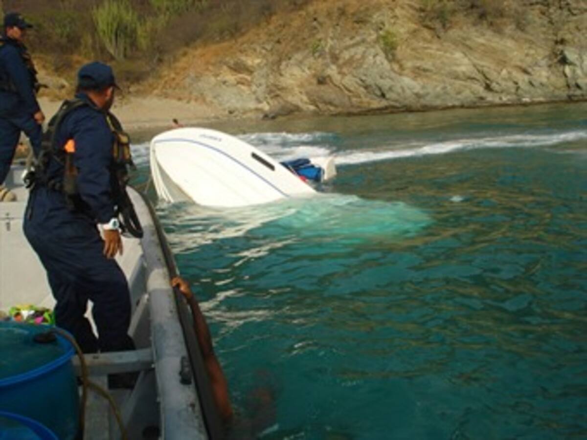 Armada rescató a náufragos en el Mar Caribe