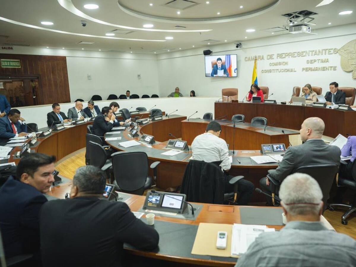 Comisión de Acusaciones cita a funcionarios cercanos a Petro por financiación de campaña