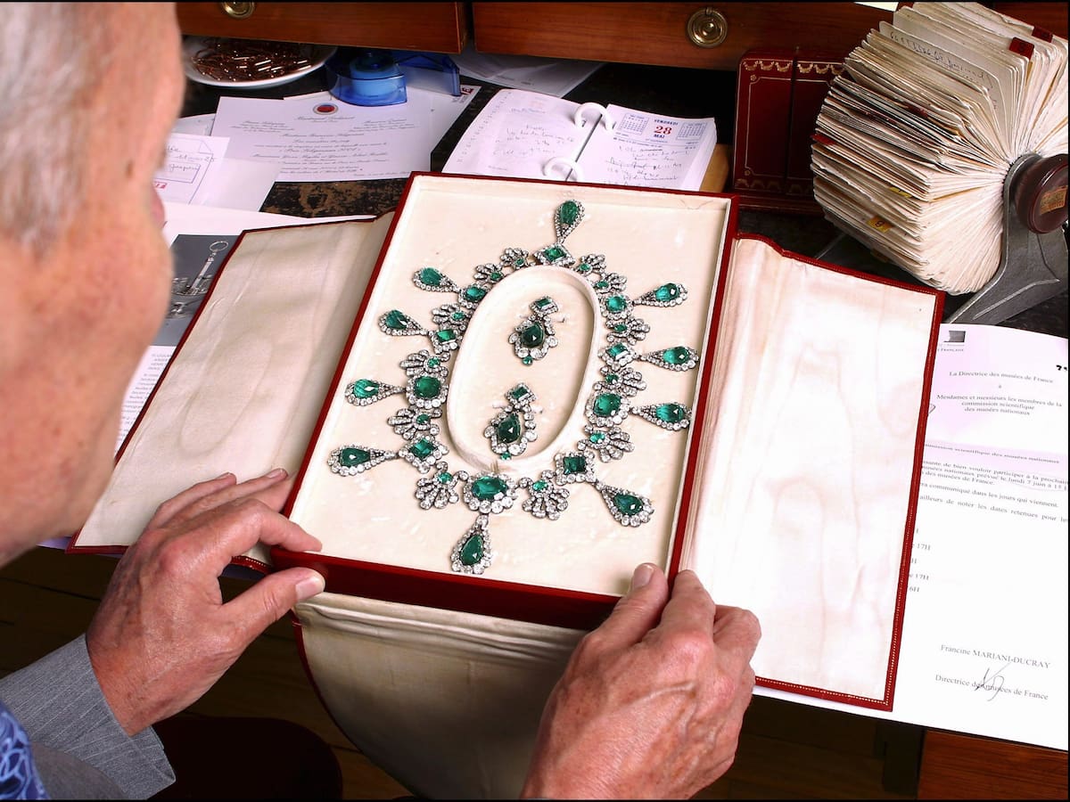 Robo del Museo del Louvre: había 32 esmeraldas colombianas en uno de los collares hurtados
