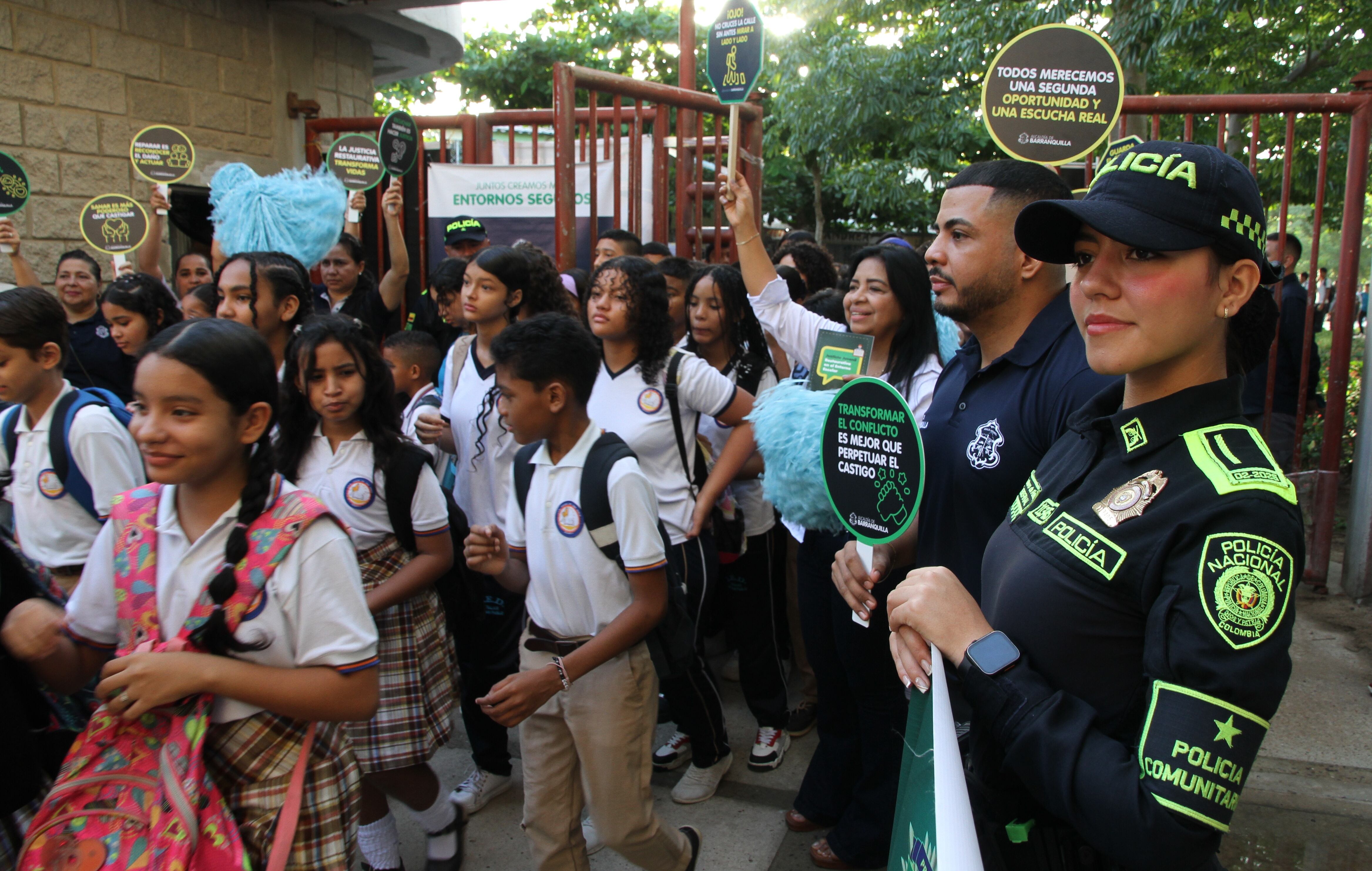 La Alcaldía de Barranquilla presentó oficialmente la cartilla “Justicia Restaurativa para Entornos Escolares Seguros”. Foto: Alcaldía.