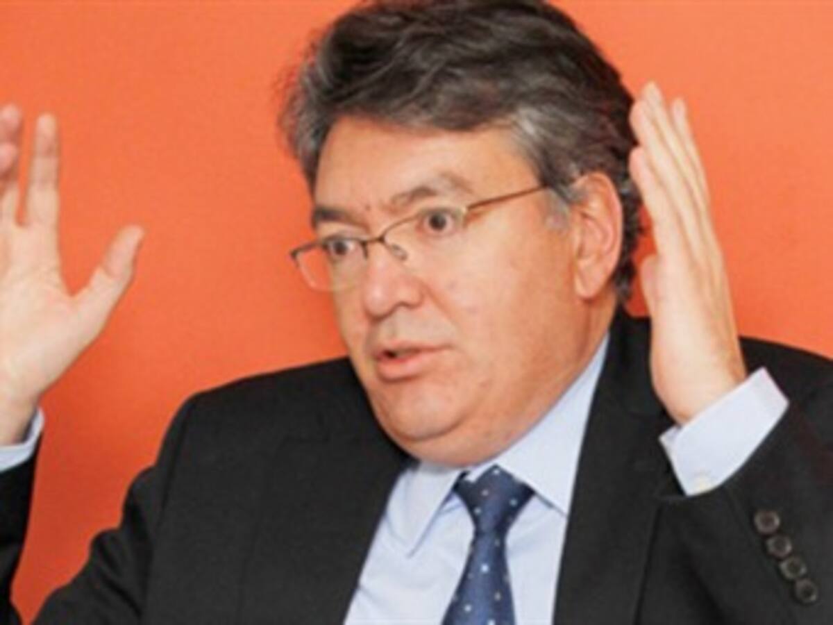 Por desacato de tutelas ordenan 14 días de arresto a ministro de Hacienda