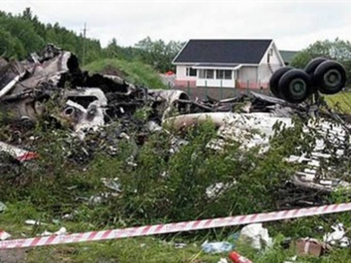 Investigan tres posibles causas de accidente aéreo en Rusia