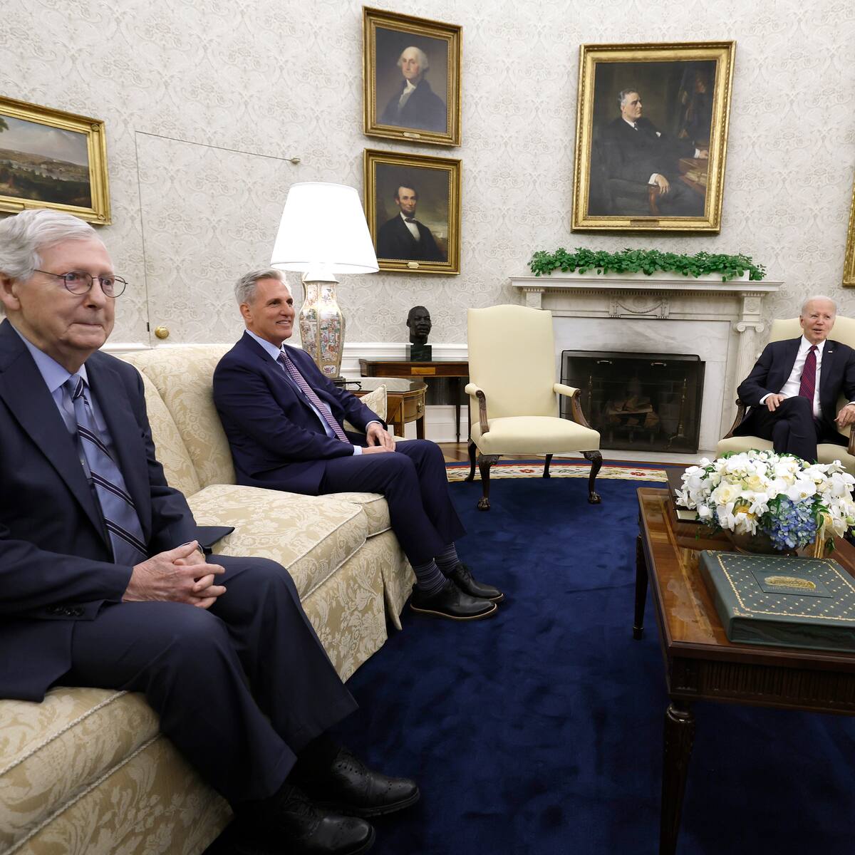 Biden y republicanos del congreso sin acuerdos sobre aumento del límite de deuda de EE.UU.