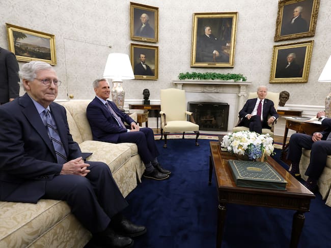 WASHINGTON, DC - MAY 09: U.S. Senate Minority Leader Mitch McConnell (R-KY), Speaker of the House Kevin McCarthy (R-CA), President Joe Biden, and Senate Majority Leader Chuck Schumer (D-NY) meet in the Oval Office of the White House on May 09, 2023 in Washington, DC. The Congressional lawmakers met with the President to negotiate how to address the debt ceiling before June 1, when U.S. Treasury Secretary Janet Yellen warned Congress that the United States would default on their debts. (Photo by Anna Moneymaker/Getty Images)