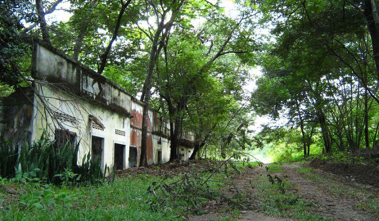 Foto de archivo de algunas tumbas abandonadas en Armero, Tolima.