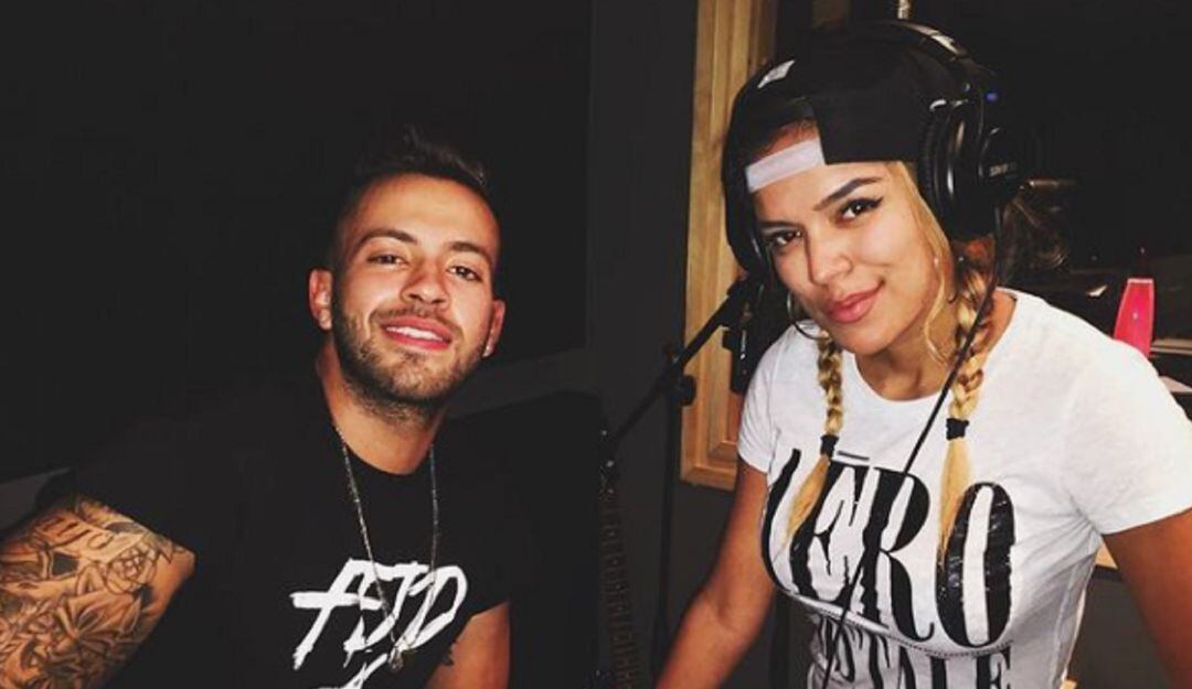 Feid habría mostrado una foto de pantalla de Karol G en su celular
