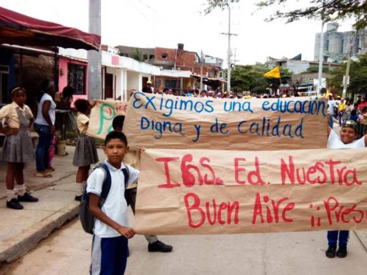 Estudiantes de colegio de Cartagena protestaron por falta de servicios