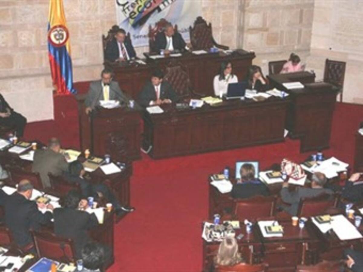 Oposición afirma que hijos del presidente no pueden seguir adelante con su negocio