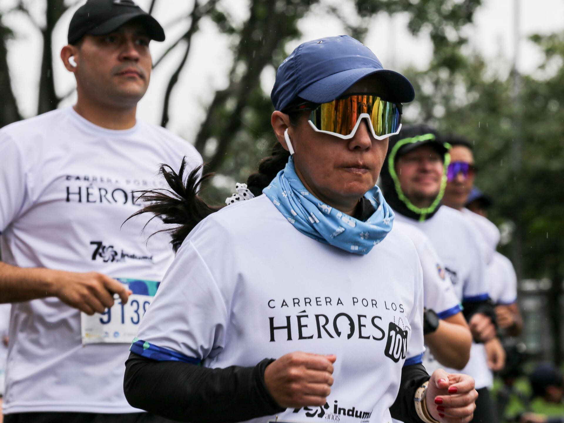 Personas participando en la Carrera por los Héroes (Colprensa)