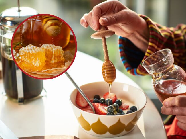 Imagen de referencia // persona desayunando con miel // bloques de miel // Getty Images