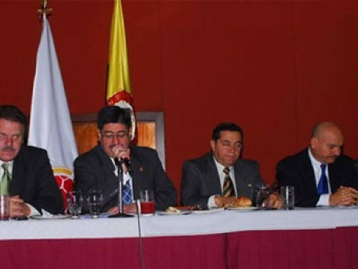 Fedefútbol evalúa continuidad del técnico Lara al frente de la Selecciíon Juvenil