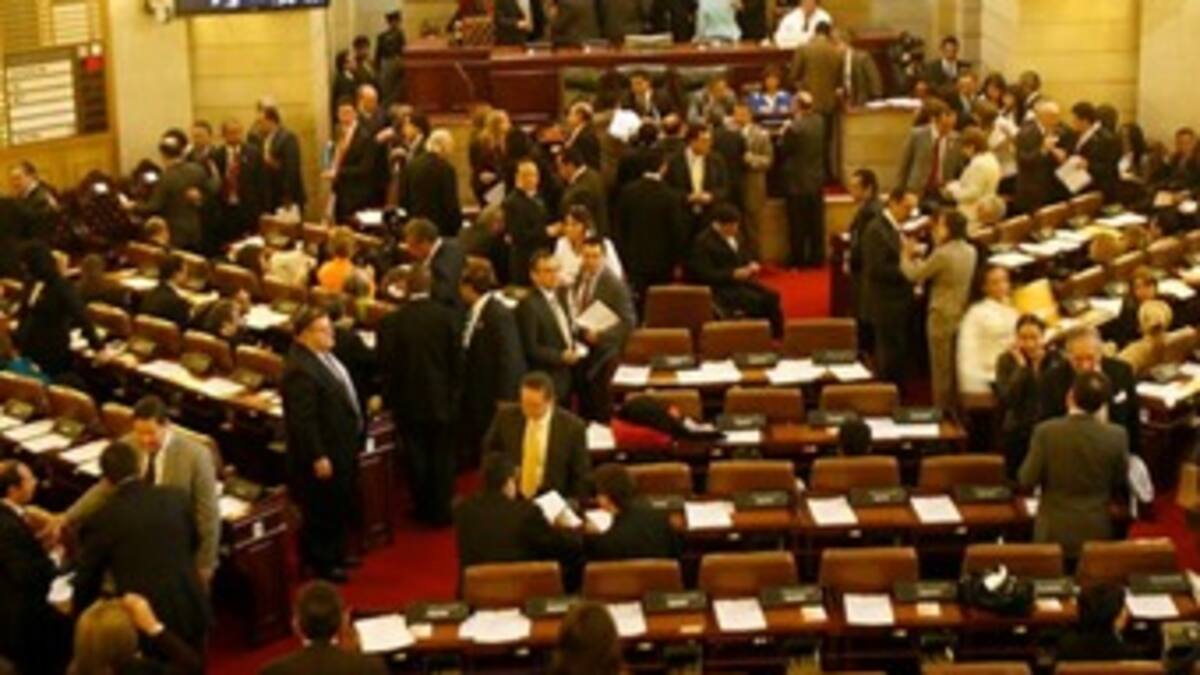 Gobierno y congresistas decidirán hoy si reforma a la salud lleva mensaje de urgencia