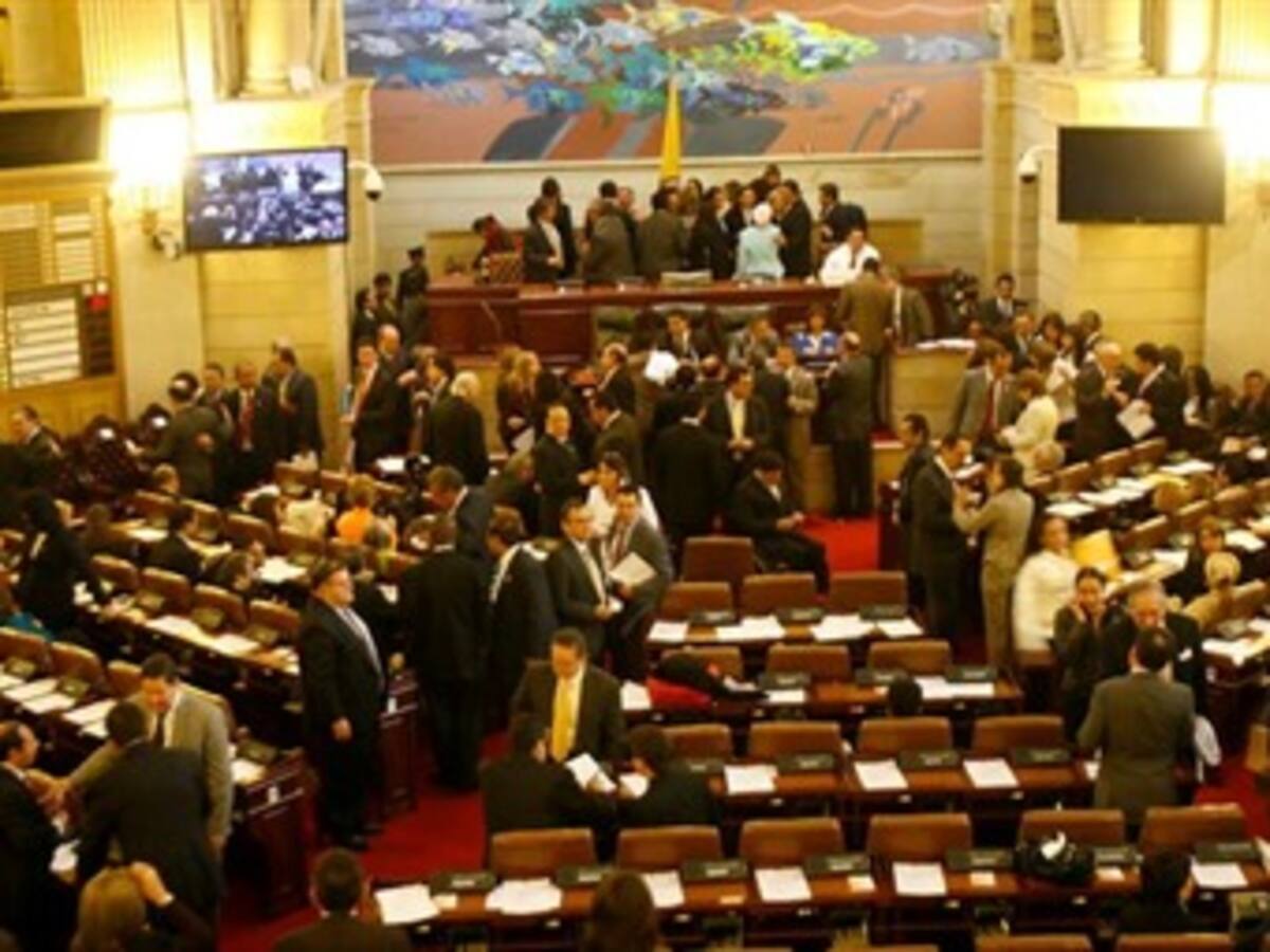 Gobierno y congresistas decidirán hoy si reforma a la salud lleva mensaje de urgencia