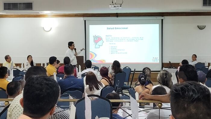 Docentes que fueron reubicados por presuntas conductas inapropiadas. Foto Relacionada.