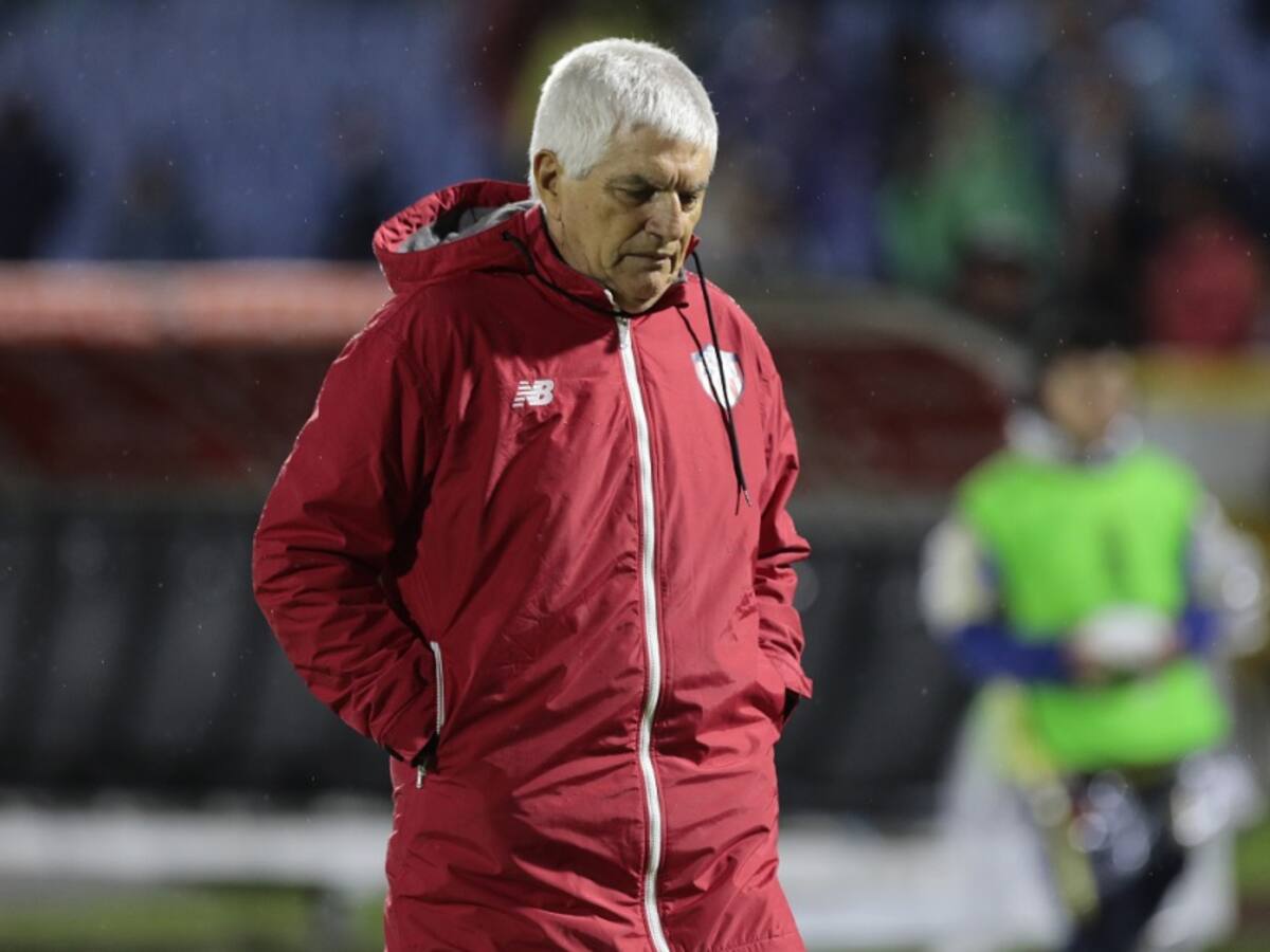 "Comesaña lleva 50 años en el fútbol, tiene derecho a trabajar": J. Páez