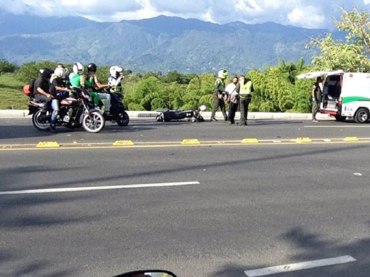 Un muerto y 3 lesionados en accidente de tránsito vía Armenia - La Tebaida