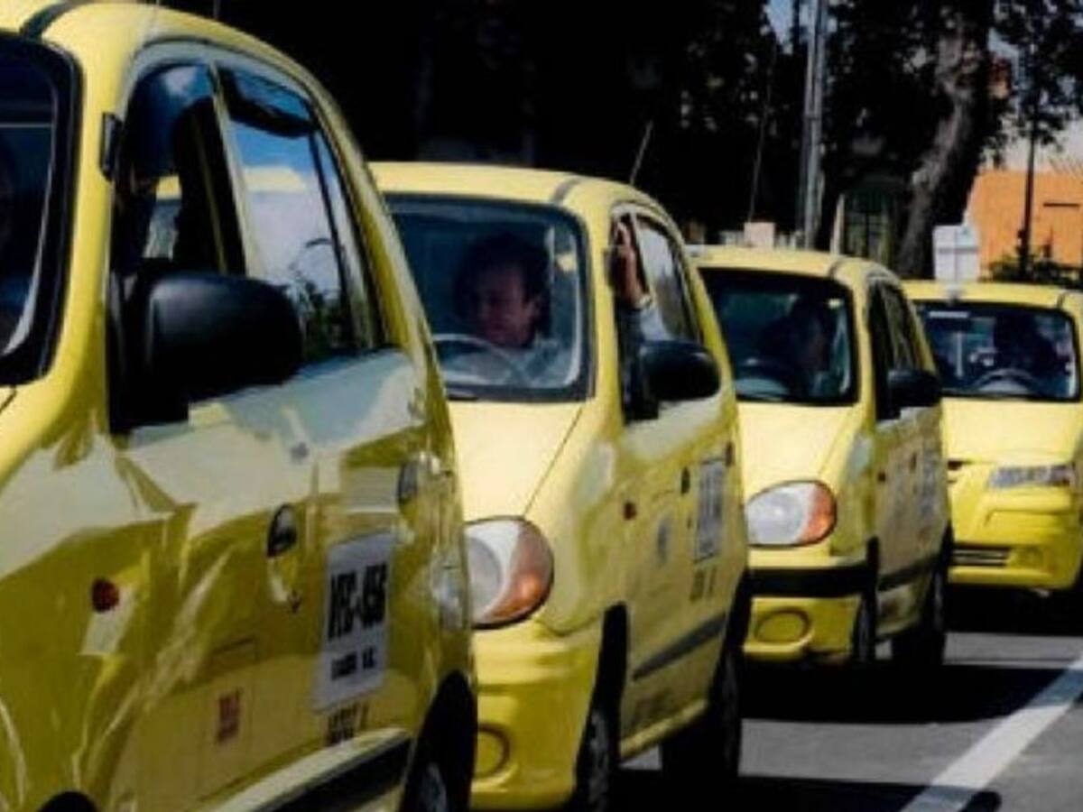 Taxistas reclaman a las autoridades requisas para sus pasajeros