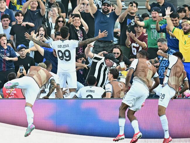 Igor Jesus celebra su gol al PSG. Foto: Frederic J. Brown via Getty Images.
